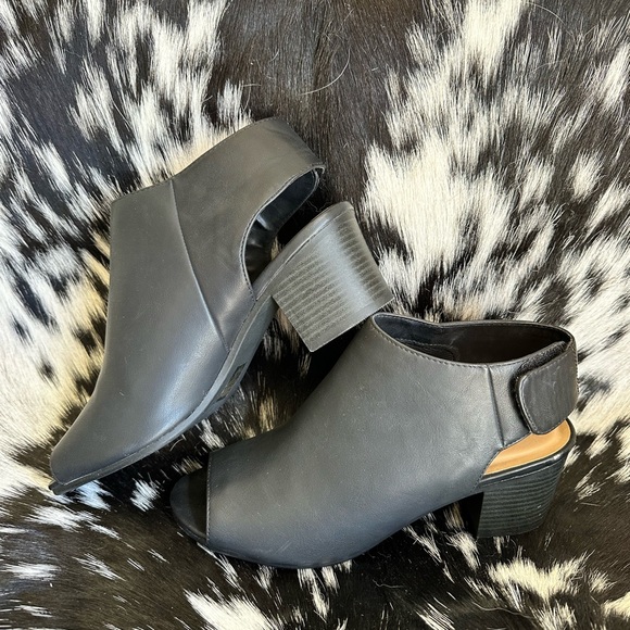 Never worn black peep toe sling back bootie - Picture 5 of 5